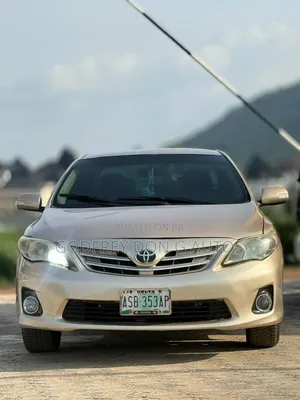 Toyota Corolla 2013 Gold