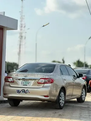 Toyota Corolla 2013 Gold