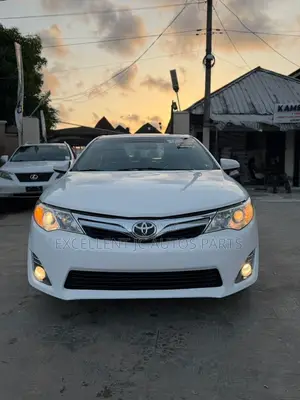 Toyota Camry XLE V6 4dr Sedan (3.5L 6cyl 6A) 2013 White