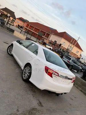 Toyota Camry XLE V6 4dr Sedan (3.5L 6cyl 6A) 2013 White