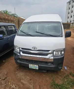 Toyota HiAce 2015 White