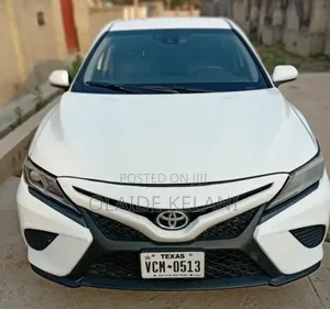 Toyota Camry SE (2.5L 4cyl 8A) 2019 White