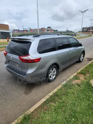 Toyota Sienna 2017 Gray