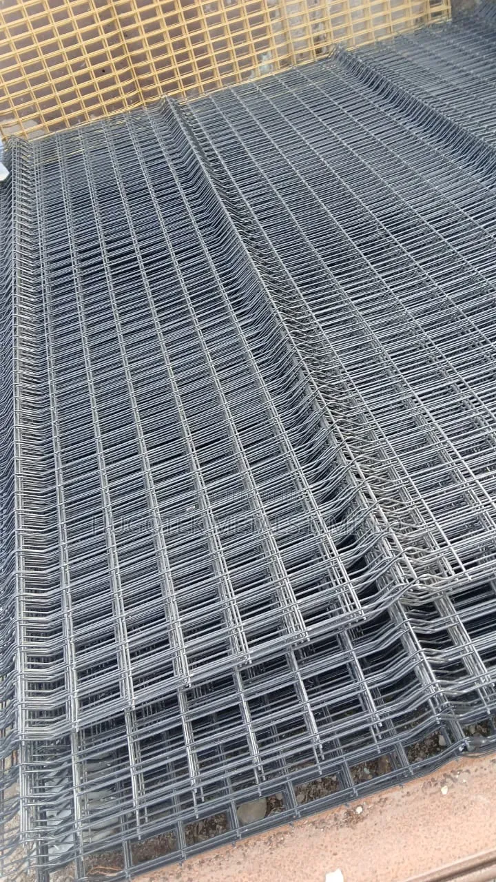 Anti Finger Panel Mesh Pole 70x70