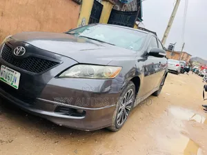Toyota Camry SE V6 4dr Sedan (3.5L 6cyl 6AM) 2010 Gray