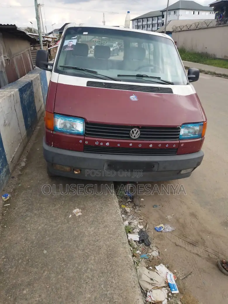 Volkswagen Transporter 2000 Red