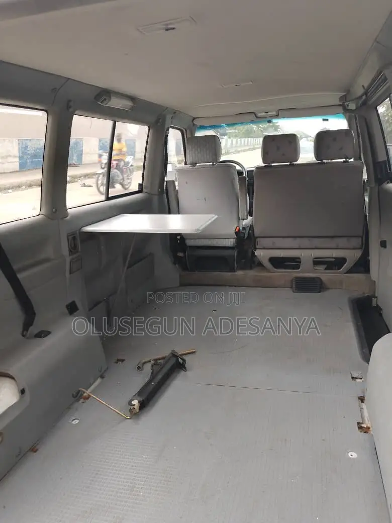 Volkswagen Transporter 2000 Red