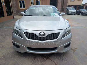 Toyota Camry SE 4dr Sedan (2.5L 4cyl 6A) 2011 Silver