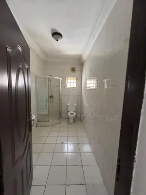 3bdrm Block of Flats in Wuye for rent