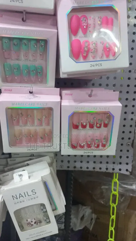 Top Quality Fashion Nails – Different Sizes Designs