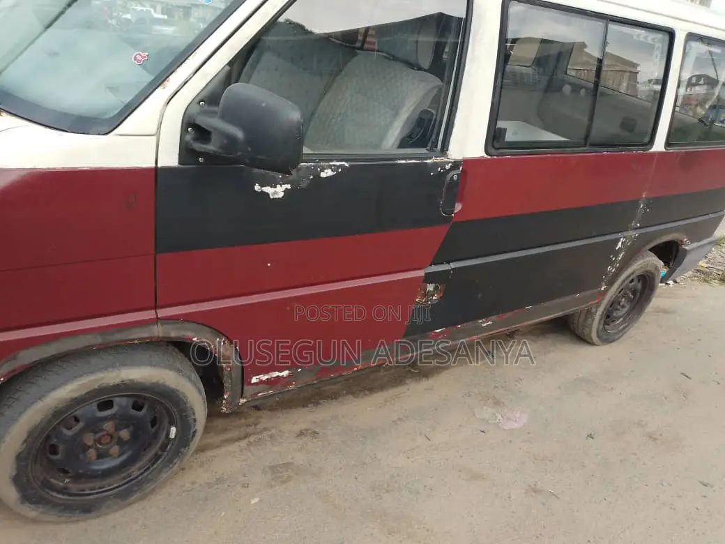 Volkswagen Transporter 2000 Red