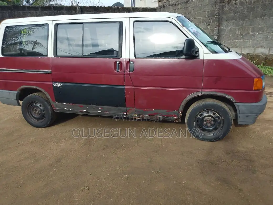 Volkswagen Transporter 2000 Red