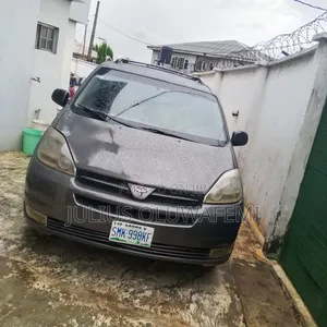 Toyota Sienna 2005 Gray