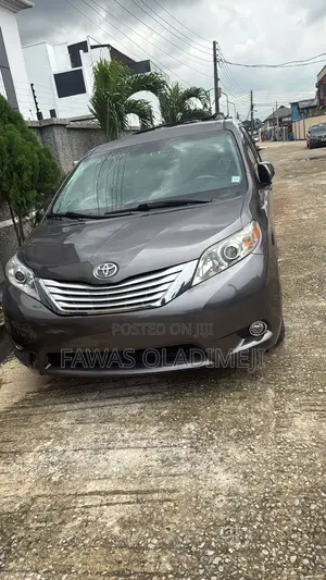 Toyota Sienna LE 7 Passenger 2012 Gray