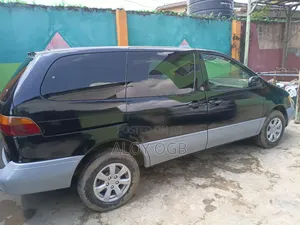 Toyota Sienna 2000 Black