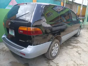 Toyota Sienna 2000 Black