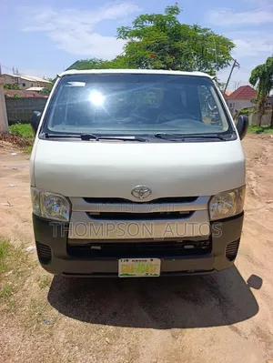 Toyota HiAce 2010 White