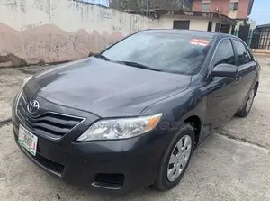Toyota Camry LE 4dr Sedan (2.5L 4cyl 6AM) 2010 Gray
