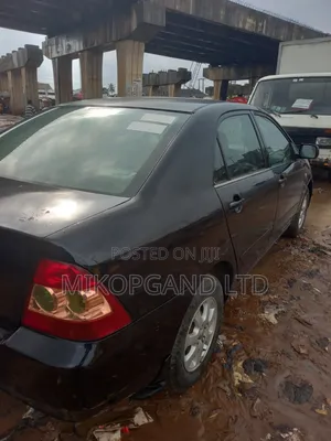 Toyota Corolla 1.6 Sol 2004 Black