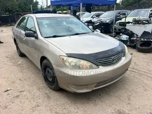 Toyota Camry LE 4dr Sedan (2.4L 4cyl 5A) 2006 Gold