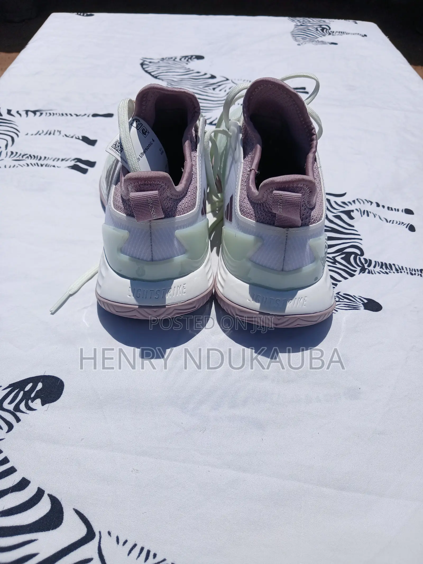 Original Adidas Light Strike