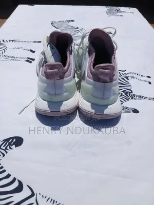 Original Adidas Light Strike