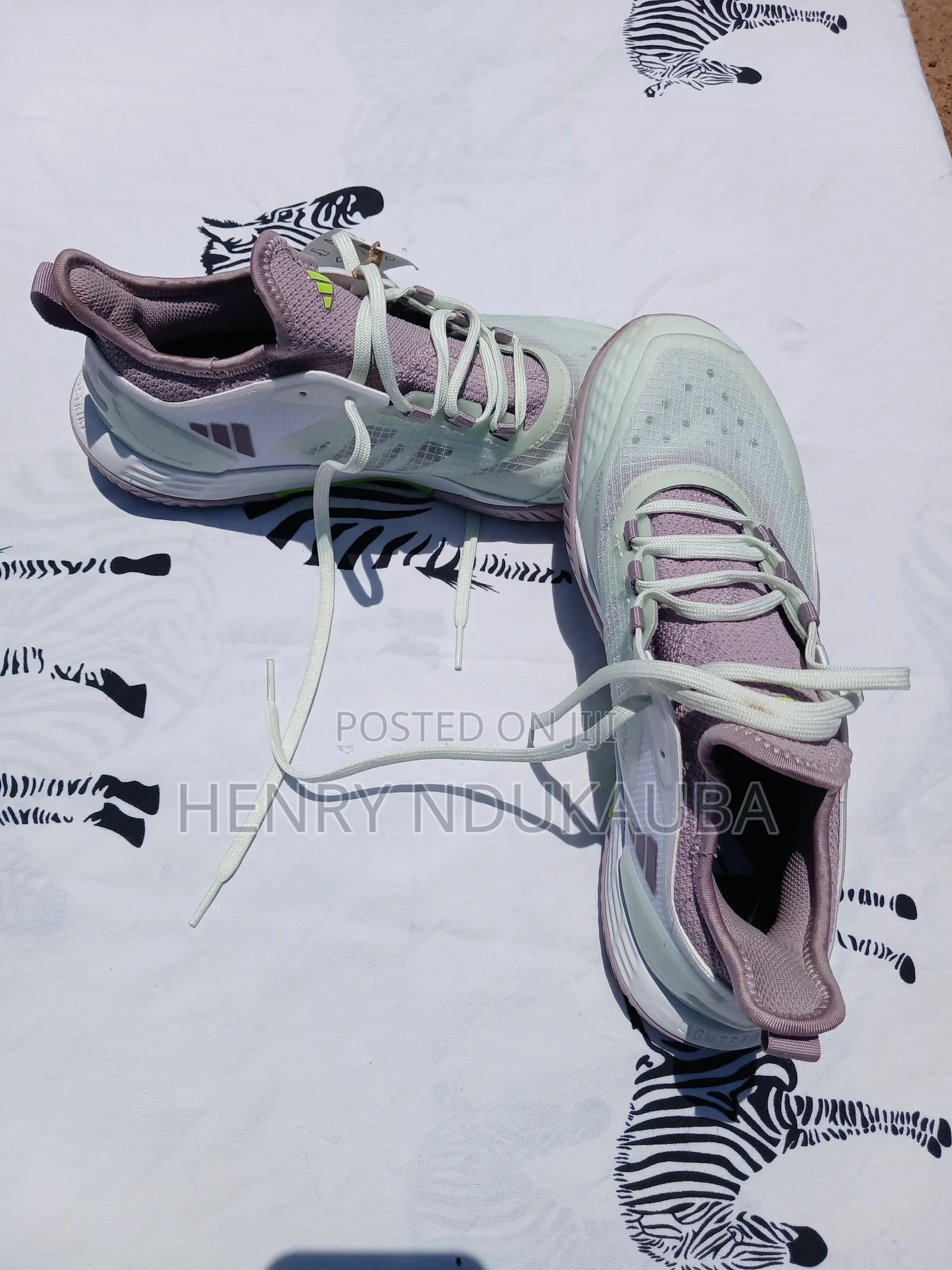 Original Adidas Light Strike