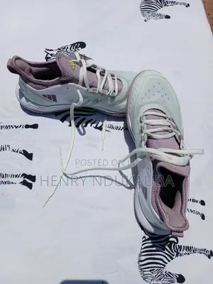 Original Adidas Light Strike
