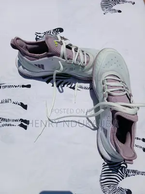 Original Adidas Light Strike