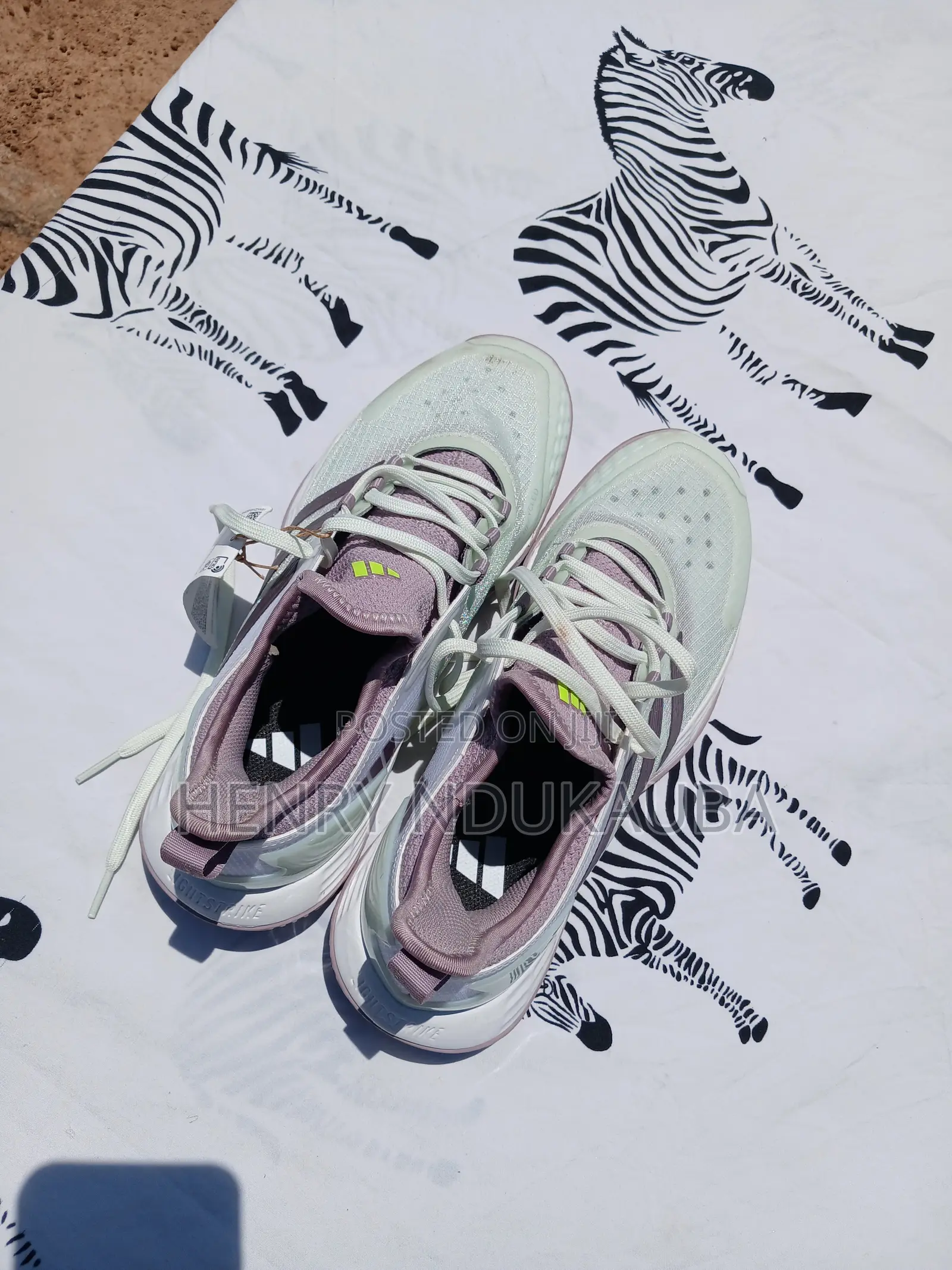 Original Adidas Light Strike