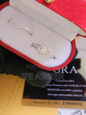 Luxury Female Mossanite Diamond Stone Silver Engagement Wedding Ring