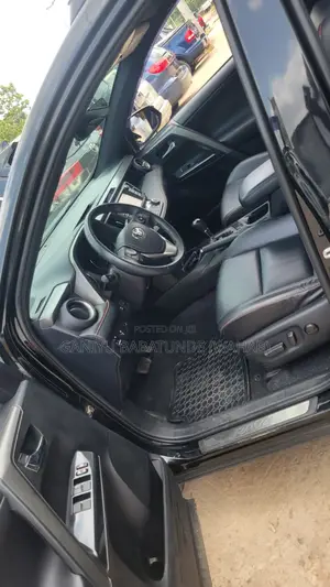 Toyota RAV4 SE AWD (2.5L 4cyl 6A) 2017 Black