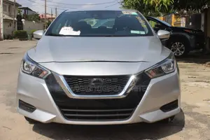 Nissan Versa 2021 Silver