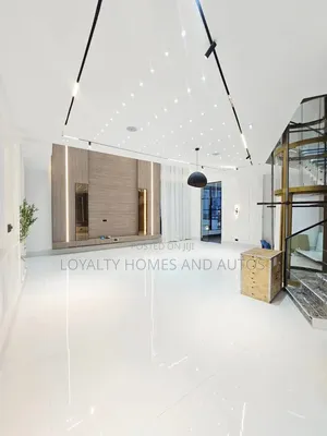 5bdrm Duplex in Chevron for sale