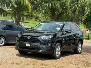 Toyota RAV4 XLE AWD 2020 Black