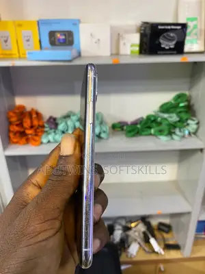 Apple iPhone X 64 GB White