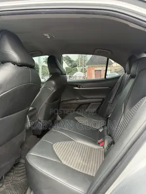 Toyota Camry SE 2021 Silver