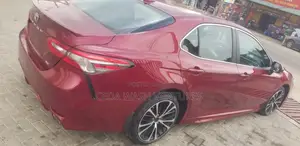 Toyota Camry SE FWD (2.5L 4cyl 8AM) 2018 Red