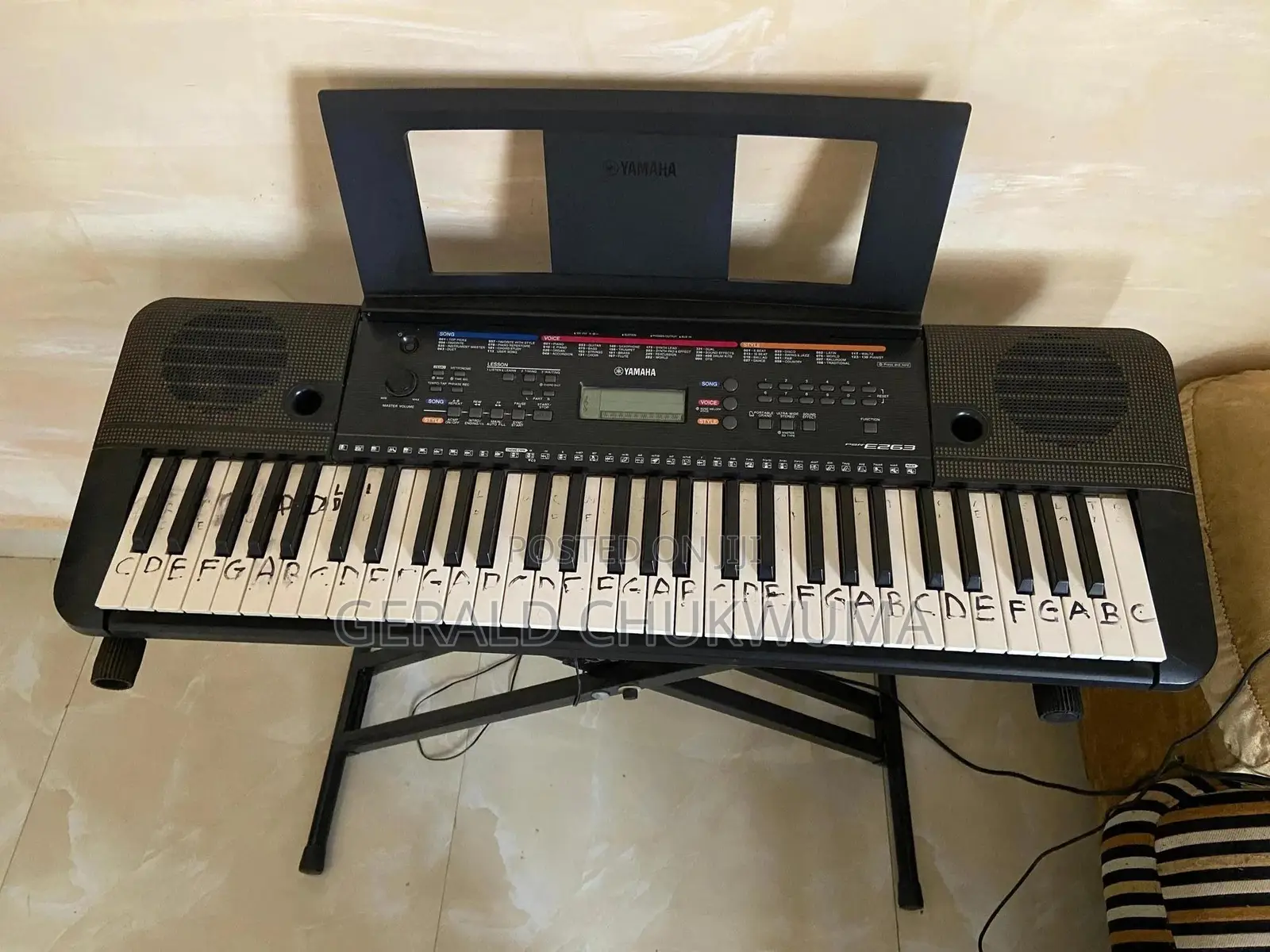 Yamaha Portable Keyboard PSR E263