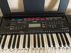 Yamaha Portable Keyboard PSR E263