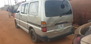 Toyota HiAce 1998 Silver