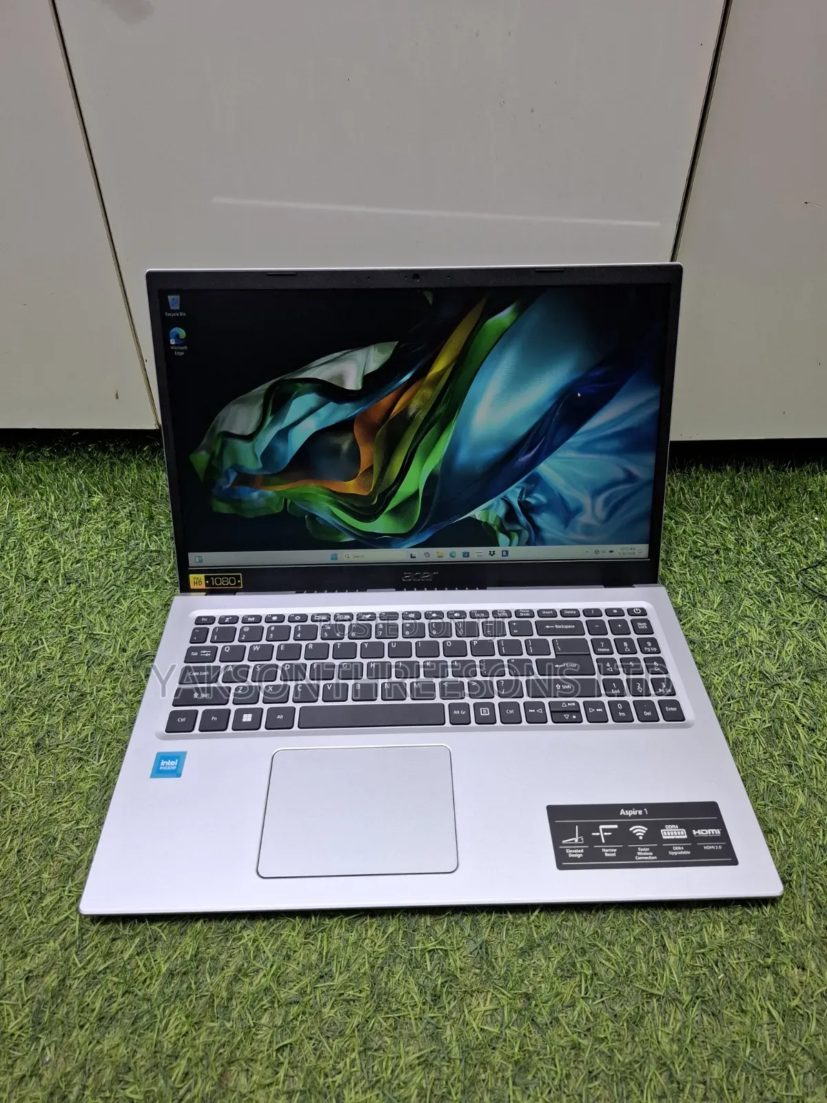Laptop Acer Aspire 1 A115-31 8GB Intel Pentium SSHD+SSD 320GB