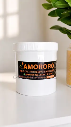 Amororo Halfcast Whitening Black Soap 1lt