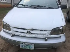Toyota Sienna 2002 White