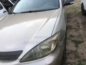 Toyota Camry 2005 Gold