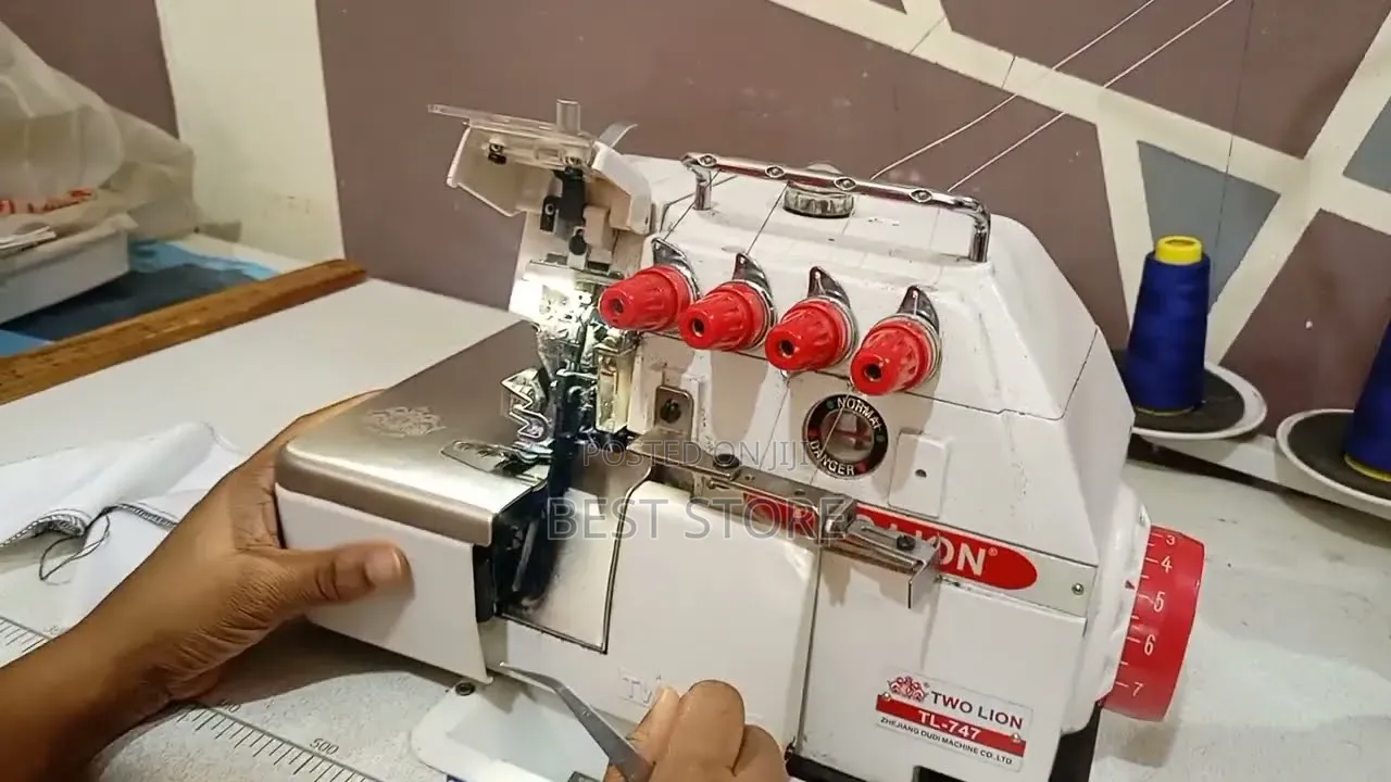 Two Lion 4thread Weaving Overlock Sewing Machine