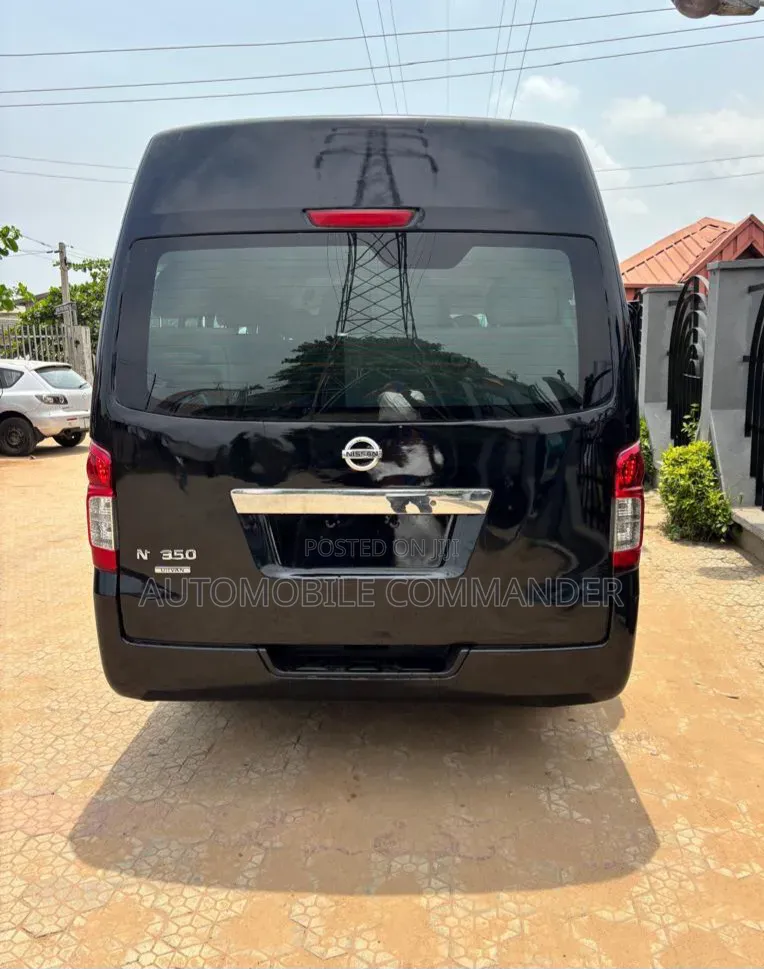 Nissan Caravan (Urvan) 2017 Black