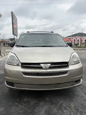 Toyota Sienna 2006 Gold
