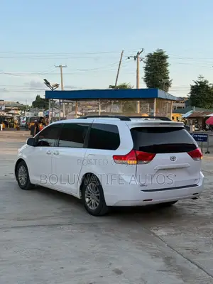 Toyota Sienna Limited 7-Passenger 4dr Minivan AWD (3.5L 6cyl 6A) 2014 White