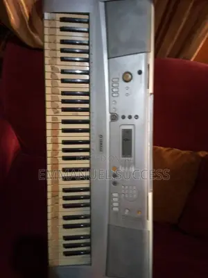 Keyboard Yamaha Psr E303 Neatly Used Portable Keyboard